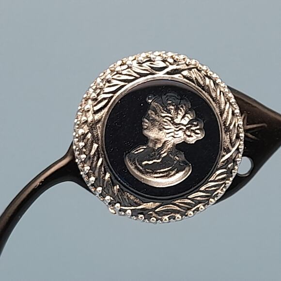 Vintage Whiting & Davis Cameo Clip Earrings, Reverse Intaglio, Silver Tone - Picture 3 of 10